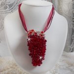 Collar colgante Tendre Rouge con gotas de cristal rojo, cuentas facetadas redondas y cuentas nacaradas